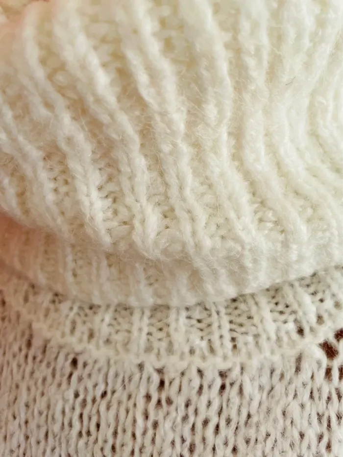 Robe pull blanc cassé lettres dorées - photo numéro 3