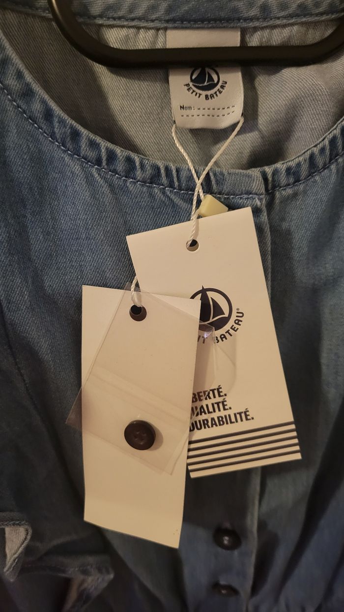 NEUF Petit Bateau combinaison en jean léger 6 ans - photo numéro 2