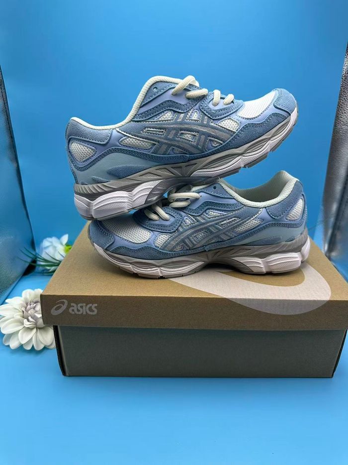 Baskets Asics GEL-NYC bleues 39 - photo numéro 1