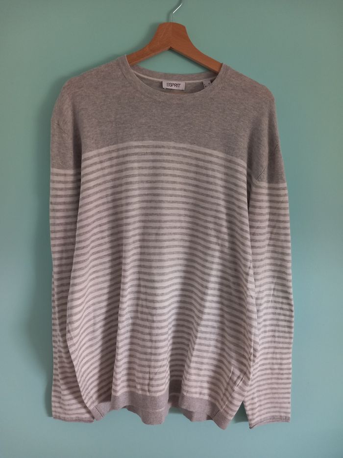 Pull léger rayé gris