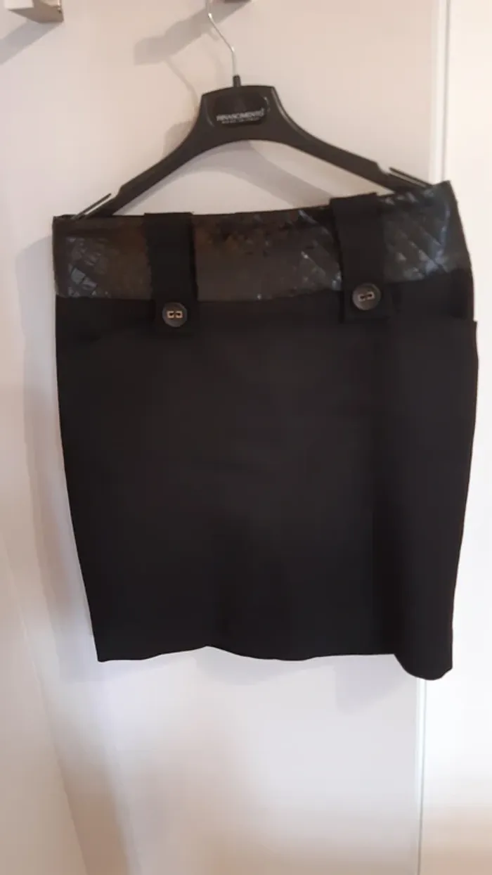 Jupe noire jus d'orange taille 2