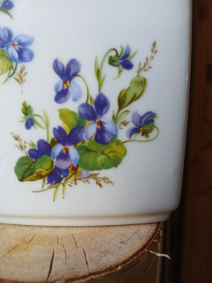 Vase porcelaine de Bavière. Violettes - photo numéro 2