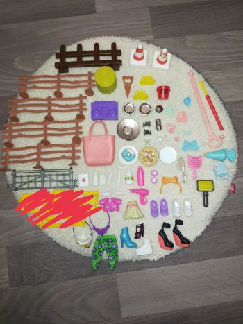 Lot divers accessoires pour poupée barbie Bratz