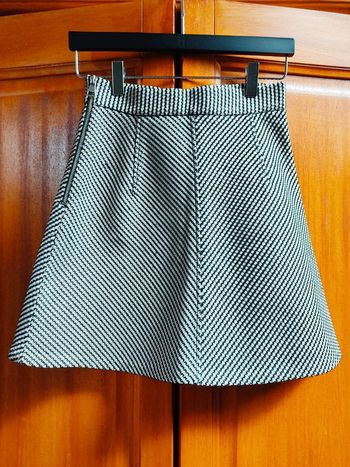 Jupe trapèze Zara XS striée blanche et noire Très Bon Etat
