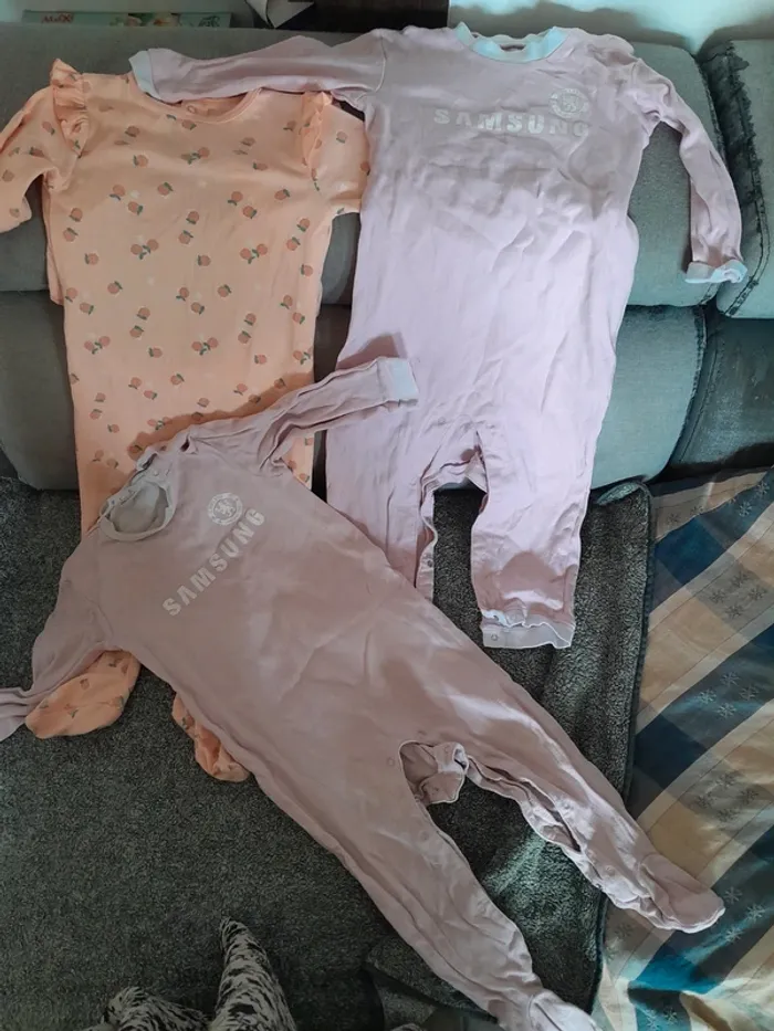 Lot pyjama 18/24 mois - photo numéro 2