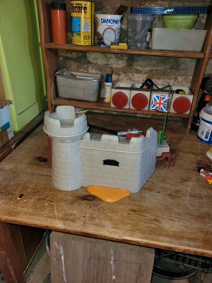 Vends fort anglais playmobil (il manque la porte du cachot) - photo numéro 2