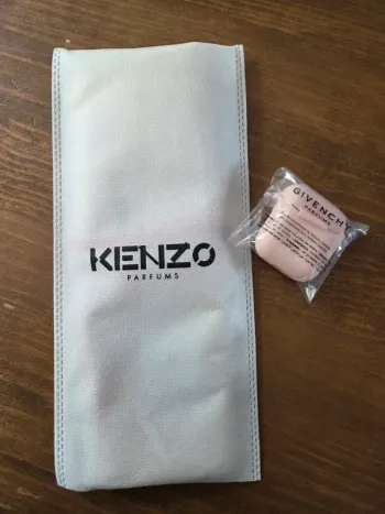 Lot pochette Kenzo + boîte écouteurs Givenchy