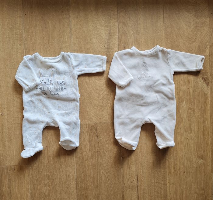Lot de 5 pyjamas velours, bébé fille, taille 1 mois. - photo numéro 2