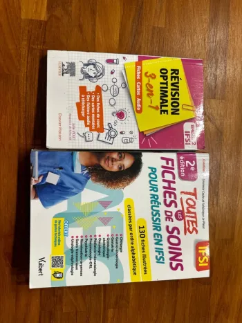Lot de deux livres sur la formation infirmier