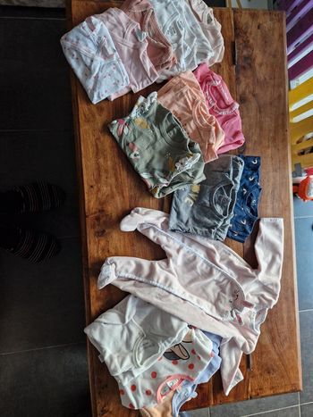 Lot pyjamas et bodys 6 mois
