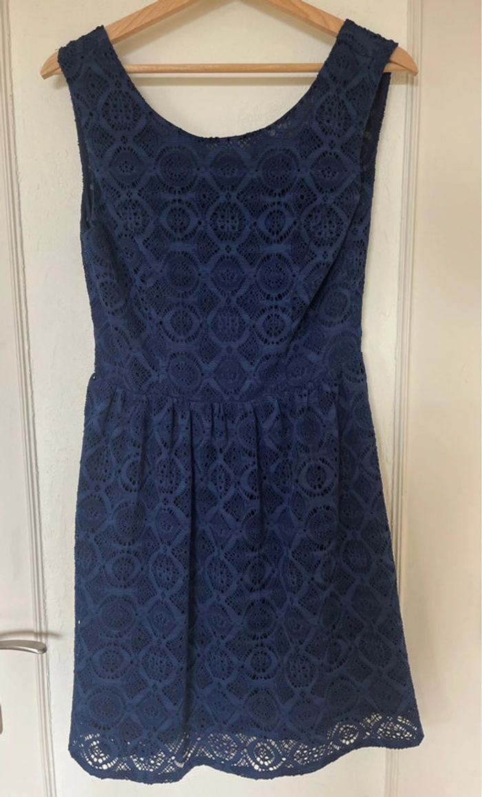 💙 Robe courte dos nu en dentelle bleu marine Molly Bracken taille xs Navy Blue Lace Short Dress - photo numéro 4