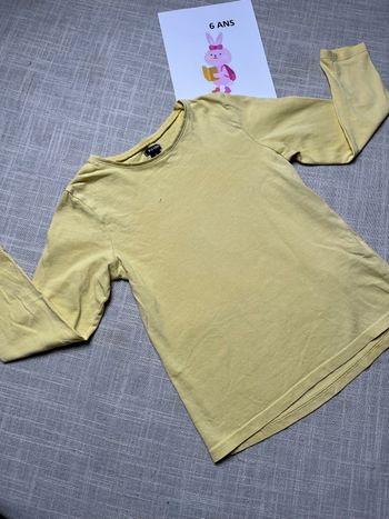 T-shirt jaune