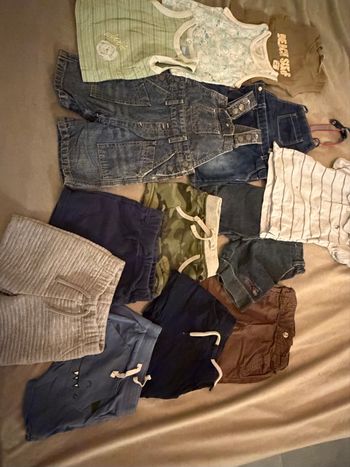 Lot vêtements  été bébé 12 mis