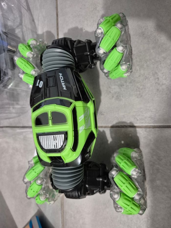 Voiture 4x4 télécommandée Drifting Speedy - Véhicule téléguidé cascades & course pilotage intuitif à la main, Neuf - photo numéro 7