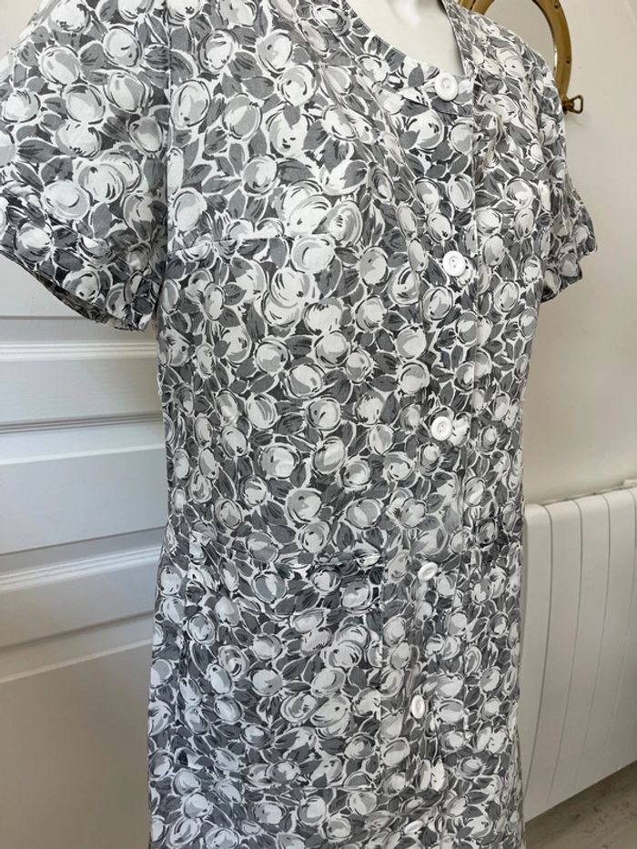 Robe blanche et grise - photo numéro 4
