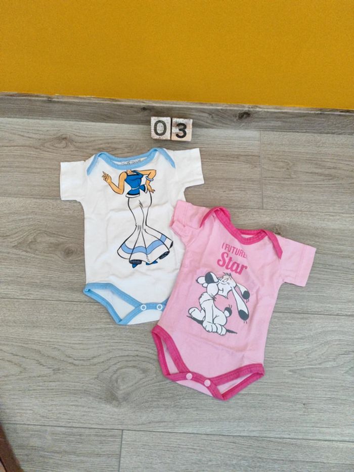 Lots 2 bodies. Astérix. 3 mois