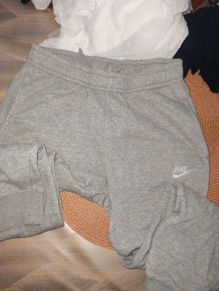 Jogging Nike gros taille S très bon état