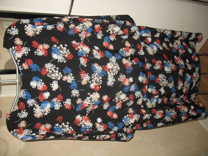 ROBE NOIRE A FLEURS "COMPTOIR DES COTONNIERS" - TAILLE 44 - n° 03 - photo numéro 2