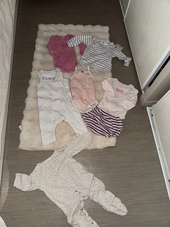 Lot 12 mois très peu porté