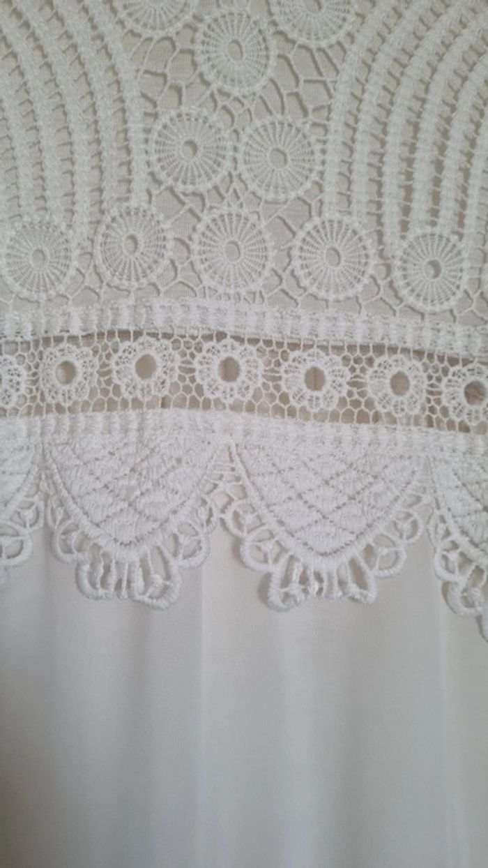 Robe blanche à bretelles en crochet et dentelle - photo numéro 8