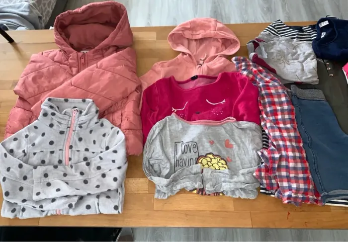 Lot vêtements fille 5 ans  ( 27 vêtements) - photo numéro 3