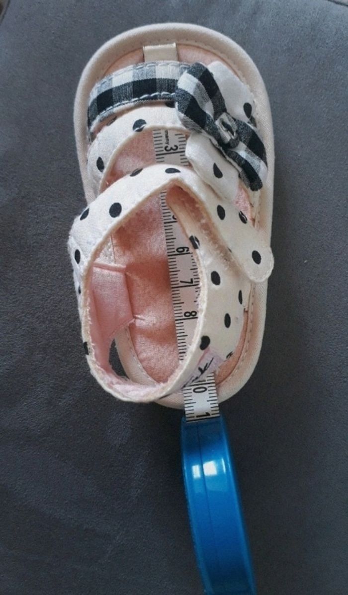 Sandales bébé taille 12 - photo numéro 2