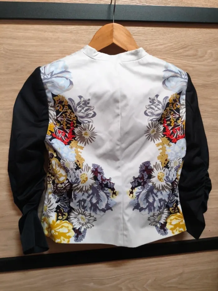 Veste avec épaulettes fleurie - photo numéro 3