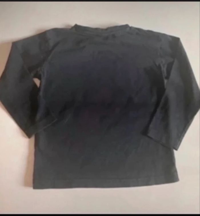 Sous-pull manches longues très bon état garçon taille 4 ans couleur noir - photo numéro 3