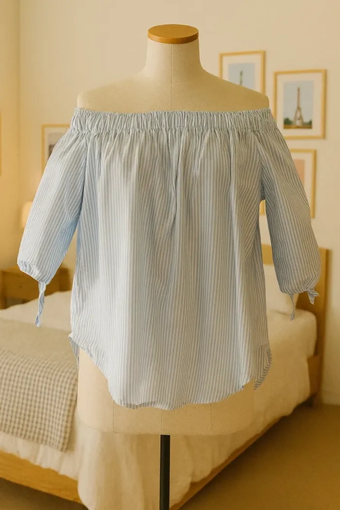 🩵 Blouse à épaules dénudées rayée