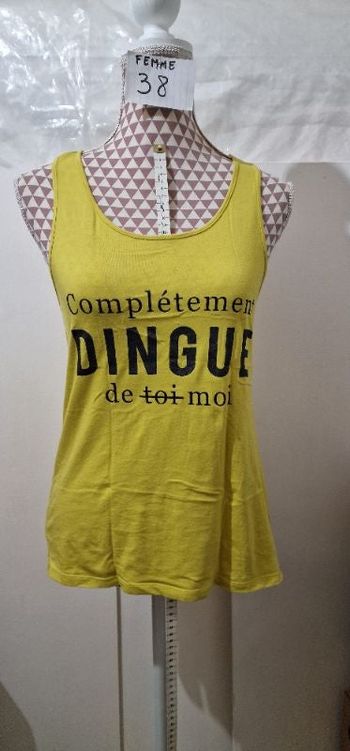 Débardeur, jaune, inscription noir à pailettes,  en très très bon état