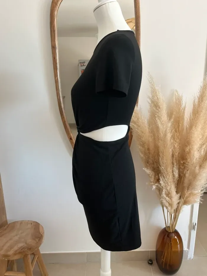 Robe moulante ouverte noire Shein - photo numéro 4