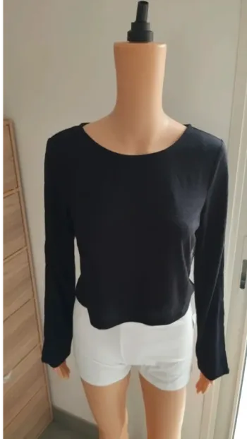 Tee-shirt manches longues noir taille l Ardene manches avec ouvertures