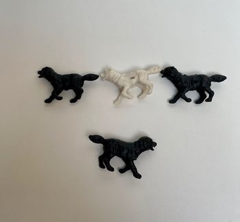 Lot de 4 figurines anciennes troué animaux