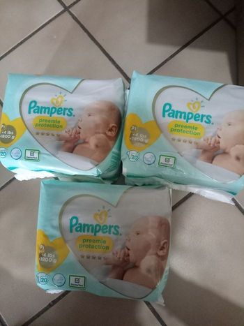 60 couches Pampers t0