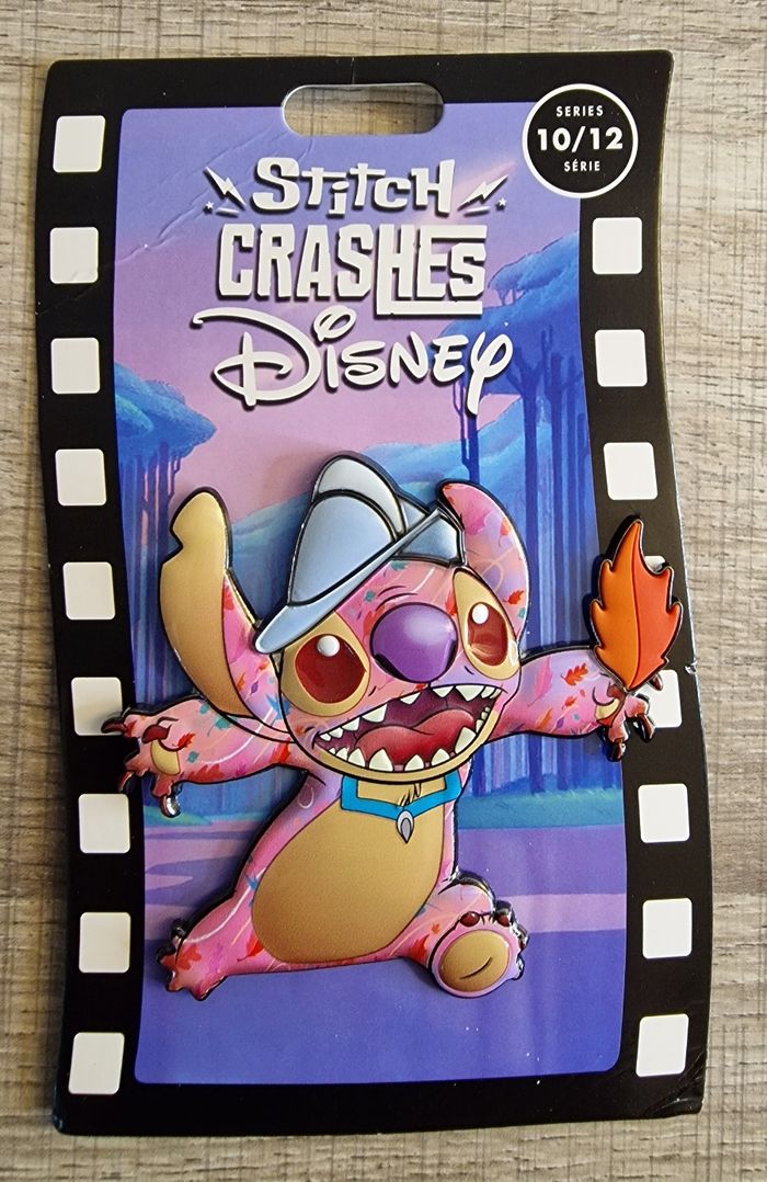 Pin's Disney Stitch Crashes 10/12 - Pocahontas