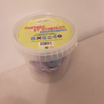 Chiffres et symboles magnétiques 