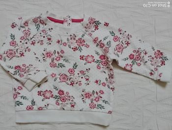 C&A pull sweat fleurs 68 cm