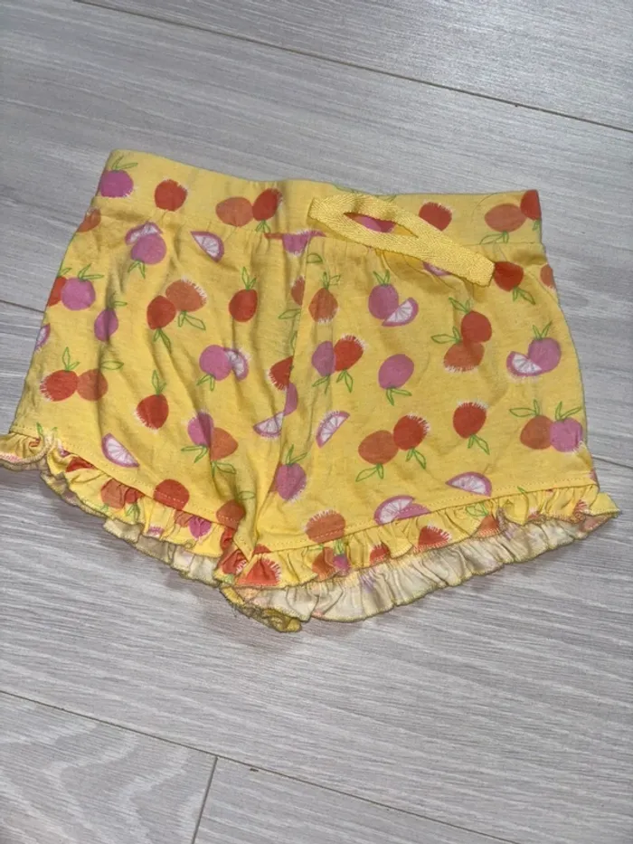 Short 3/4 ans neuf