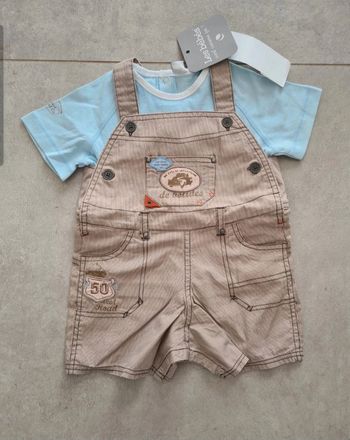 Ensemble 12 mois neuf avec etiquette