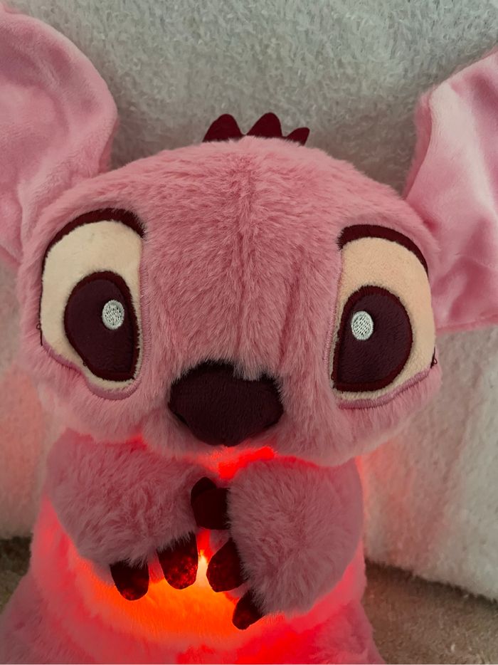 Peluche Disney Angel Stitch Interactive Respirante veuillese de nuit pour bébé qui respire 🩷 - photo numéro 5