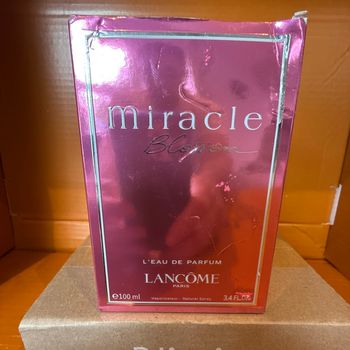 Parfum Lancôme miracle Blossom boîte abîmé