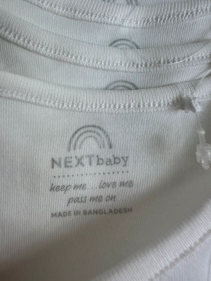 Lot de 7 bodies débardeurs Next taille 3-6 mois - photo numéro 2