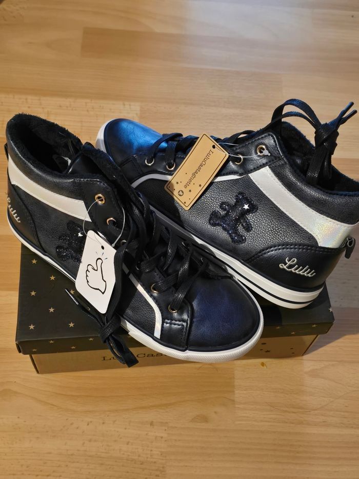 NEUVES (non portées) 🏷🏷🩷😍🤩superbes baskets chaudes pointure 35 fille🩷😍🤩 - photo numéro 3