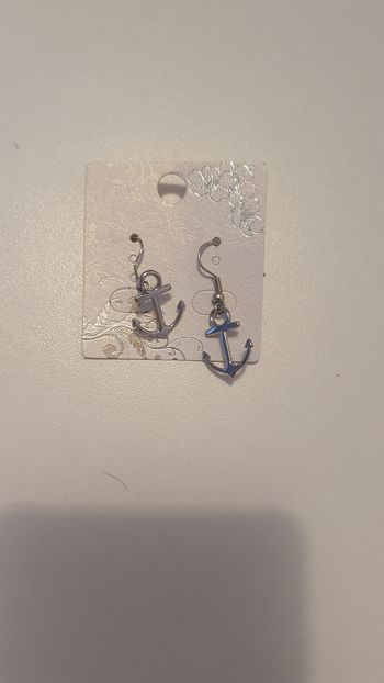 Boucle d'oreille neuve