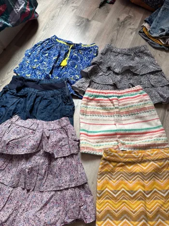 Lot 6 jupes filles 7 8 ans