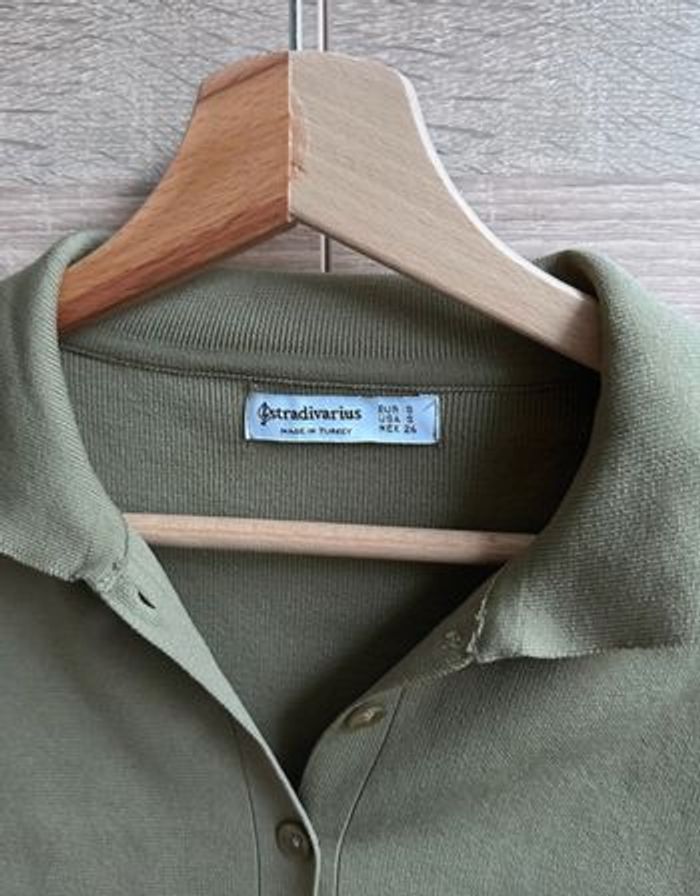 Haut vert olive Stradivarius - photo numéro 2