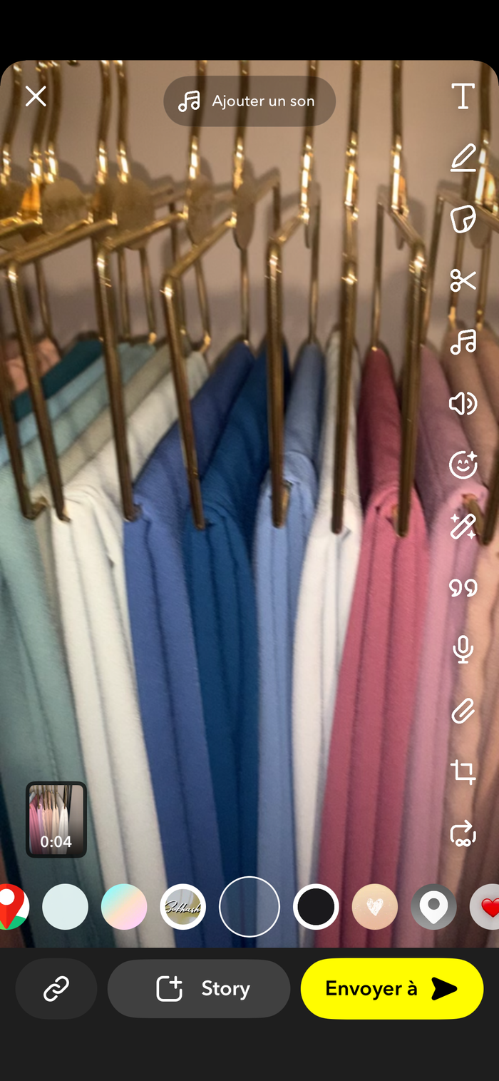 1 cintre doré - photo numéro 2