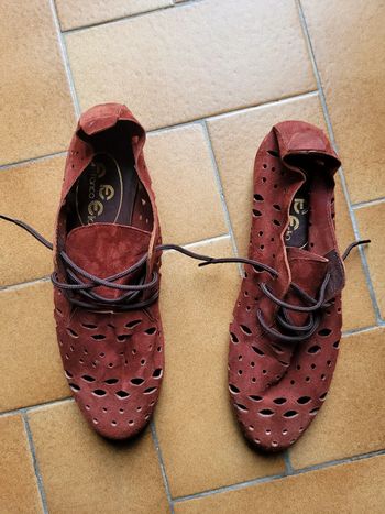 Chaussures à lacets neuves