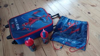 Lot spiderman valise gourde sac
