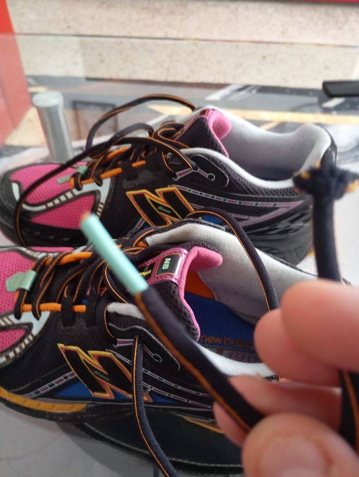 Baskets New Balance neuve juste un petit défaut - photo numéro 2